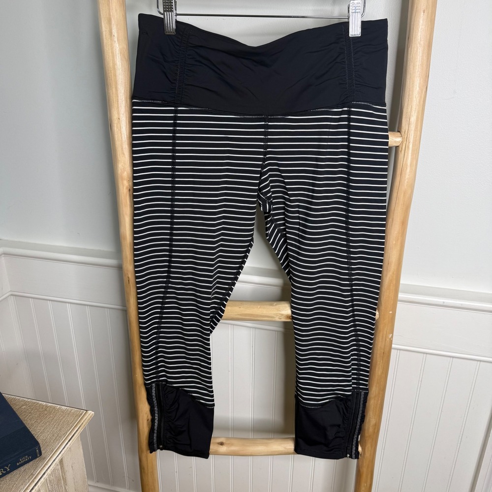 Lululemon Black White Striped Cropped Running Leggings Zipper Cuffs Size 10